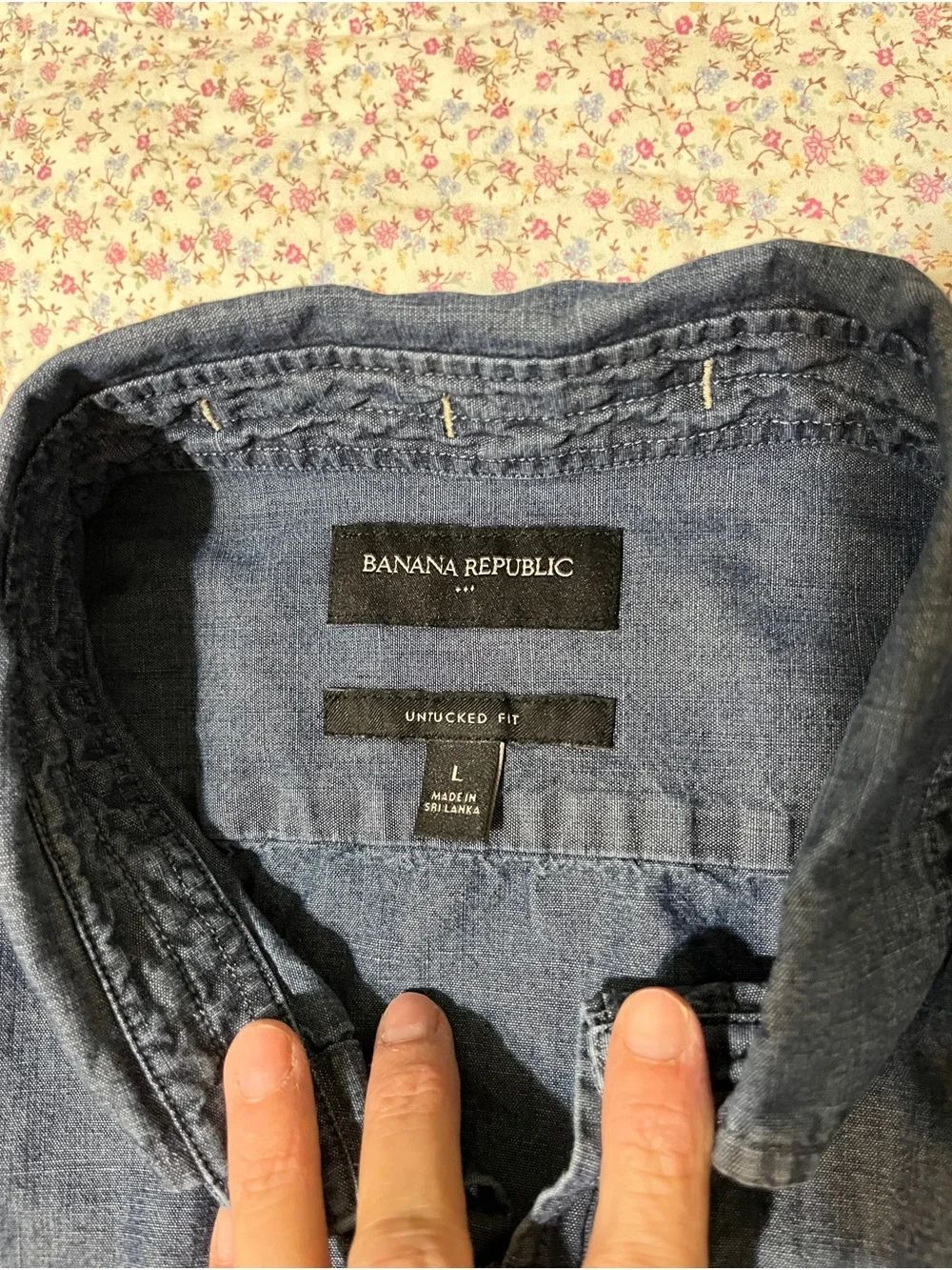 Banana Republic Men's Dark Indigo Chsmbray Button-Down Shirt. Large